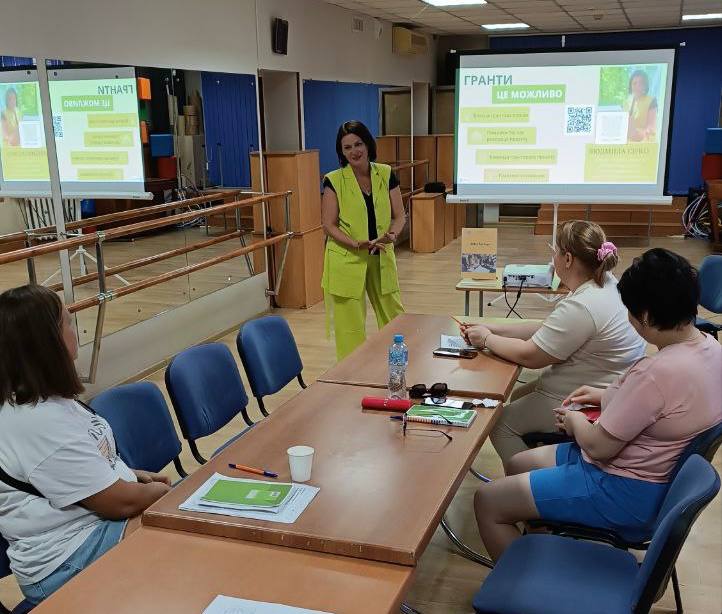 «Будувати життя з нуля та ставати видимими». Як тренінговий проєкт у Запоріжжі навчає жінок підприємництва