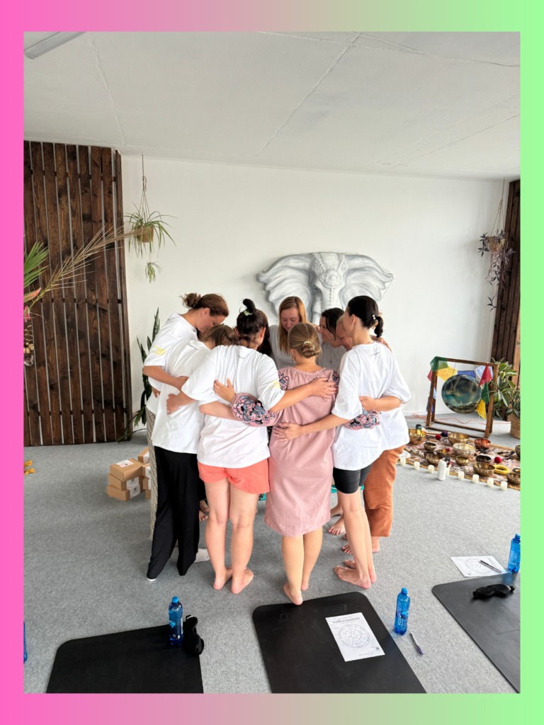 Підтримати тих, хто щодня допомагає іншим. Як спільнота «Сестри» сприяє відновленню волонтерок та працівниць благодійних фондів