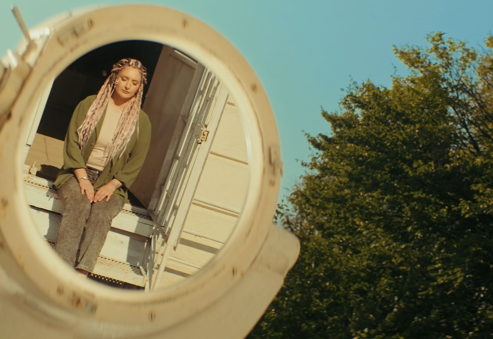 На кінофестивалі «Молодість» відбудеться прем’єра короткометражного фільму Насті Канарьової «Чи справді місяць зроблений із сиру»