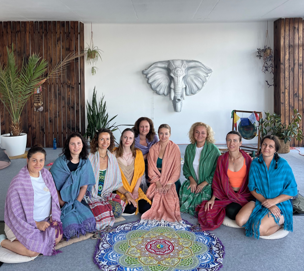 Підтримати тих, хто щодня допомагає іншим. Як спільнота «Сестри» сприяє відновленню волонтерок та працівниць благодійних фондів