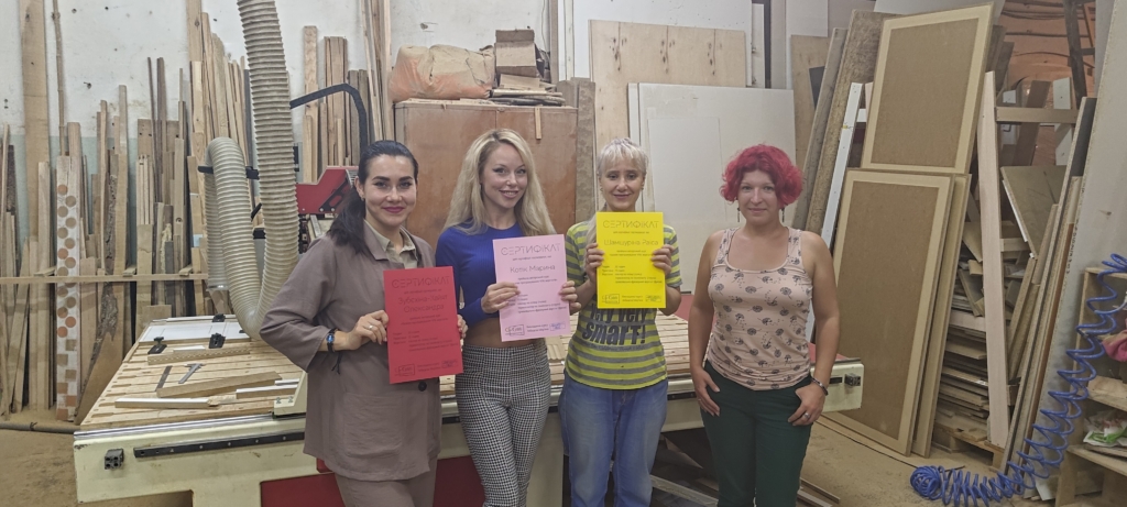 «Ми не тільки на кухні вміємо працювати»: Як миколаївська підприємиця допомагає жінкам опанувати програмне керування верстатами