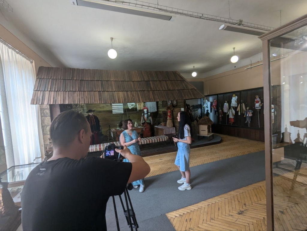 «Жіночі Студії». Як активістки роблять проєкт про жінок в українській історії 