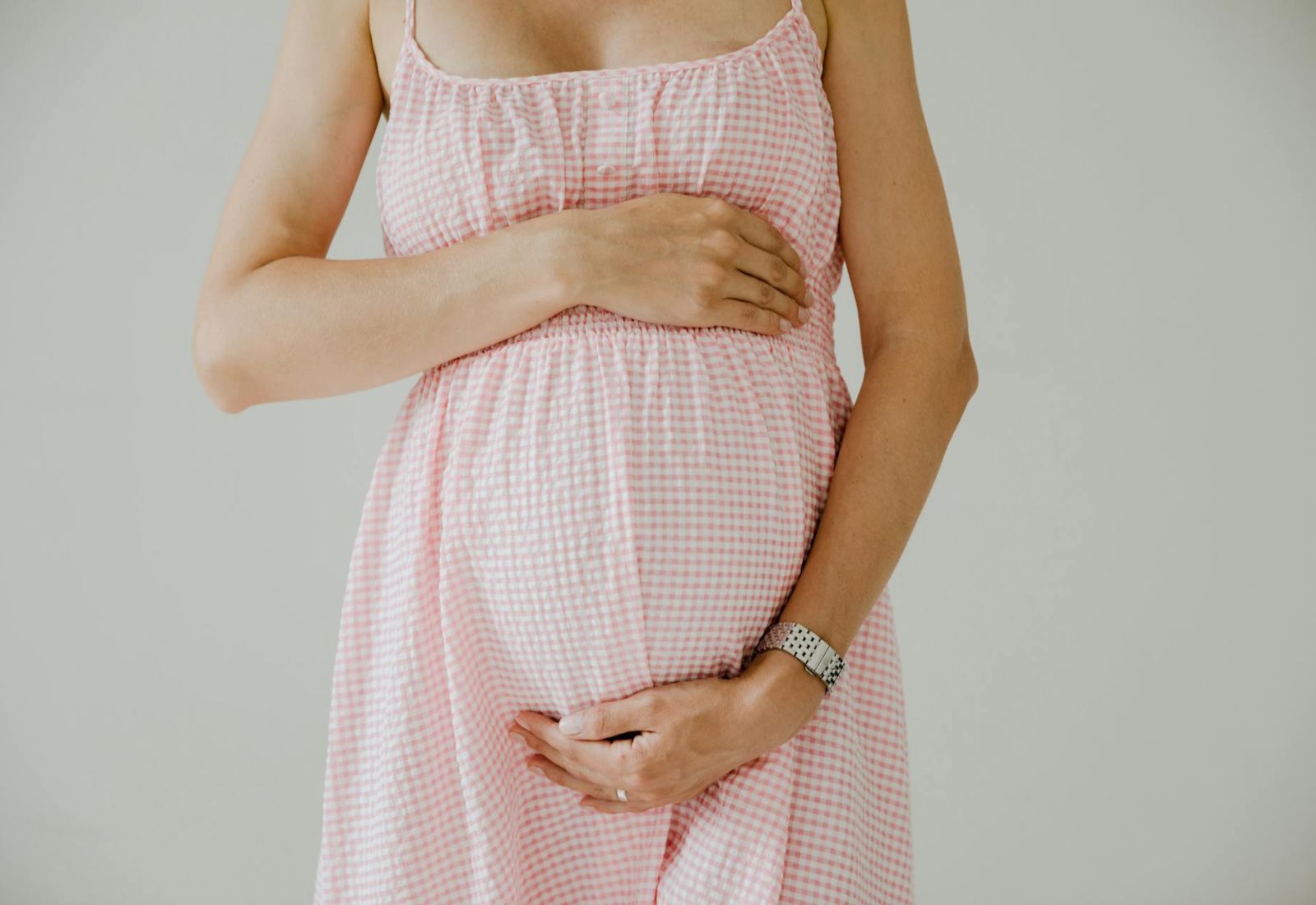 В Італії криміналізували сурогатний туризм