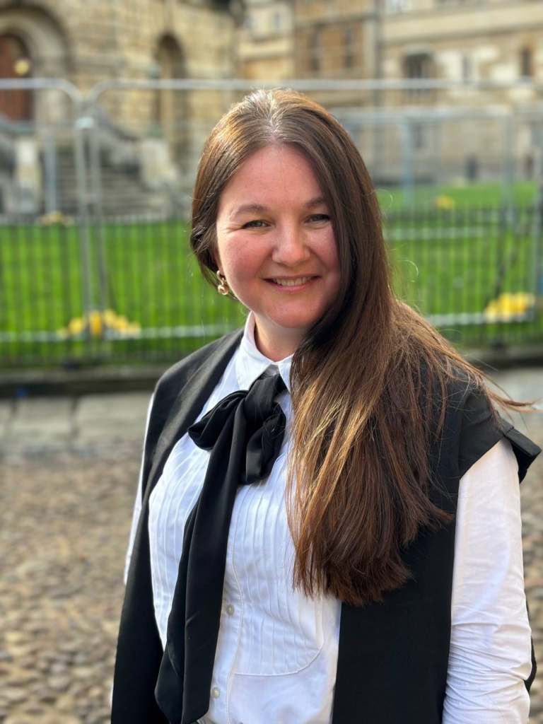 «Перший вінок». Книга-портал для звʼязку з давніми майстринями письма