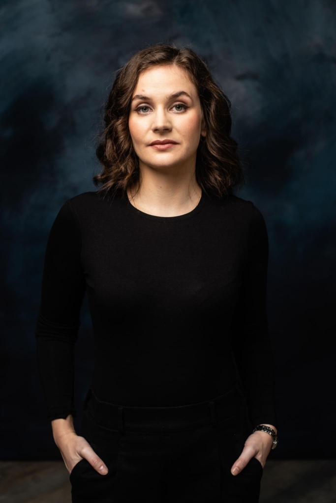 «Перший вінок». Книга-портал для звʼязку з давніми майстринями письма