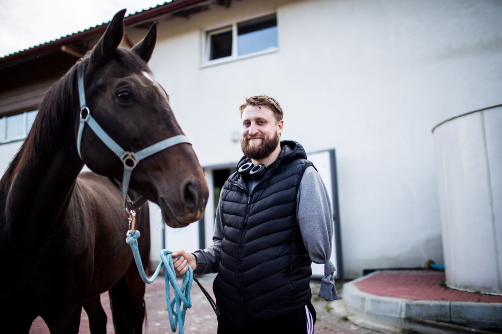 «Це про “я можу”. Попри поранення та травми — я можу це!»: Як психологиня розвиває напрям іпотерапії в Україні