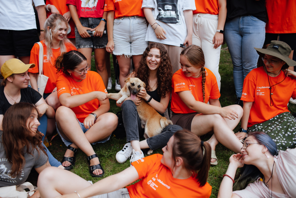 «‎Успіх — це коли дитина після занять із тобою хоче навчатися далі». Чому фахівчині стають менторками для школярів