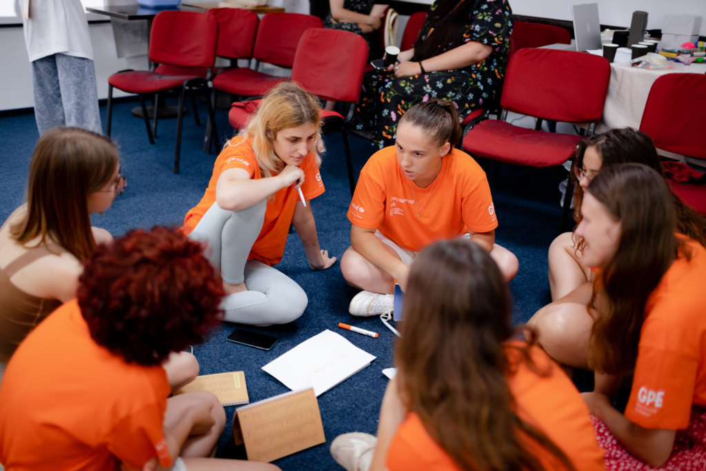 «‎Успіх — це коли дитина після занять із тобою хоче навчатися далі». Чому фахівчині стають менторками для школярів