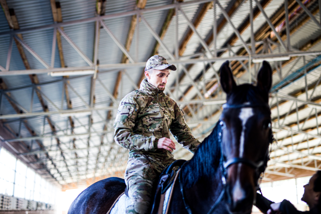«Це про “я можу”. Попри поранення та травми — я можу це!»: Як психологиня розвиває напрям іпотерапії в Україні