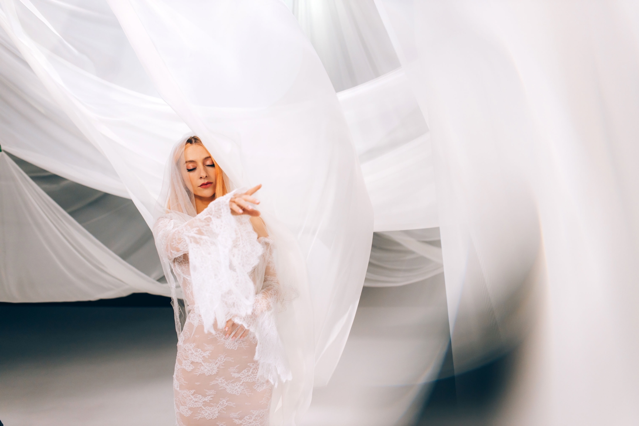 Гурт Vivienne Mort випустив кліп на пісні «Ізюм» та «Усі в мені»