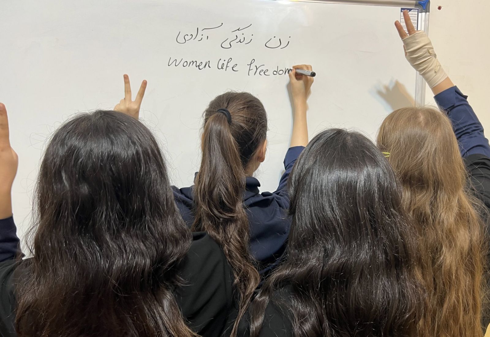 В Ірані за тиждень дві дівчини-підлітки скоїли самогубство