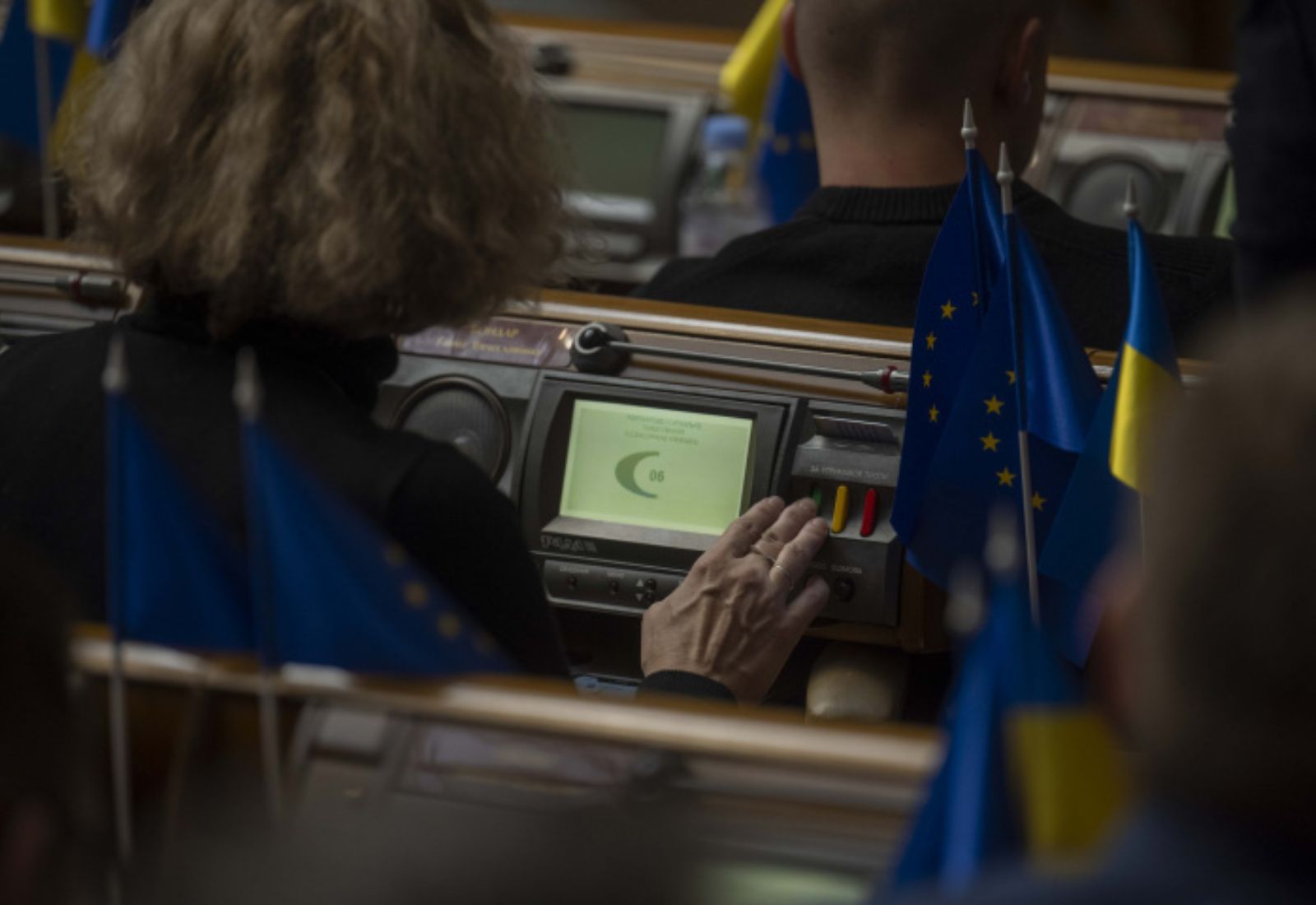 Рада дозволила розлучатися під час вагітності та запровадила репарації постраждалим від сексуального насильства, пов’язаного з війною