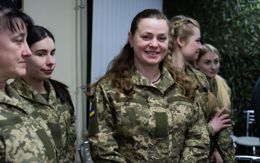 Українським військовицям та ветеранкам надаватимуть безоплатну юридичну допомогу