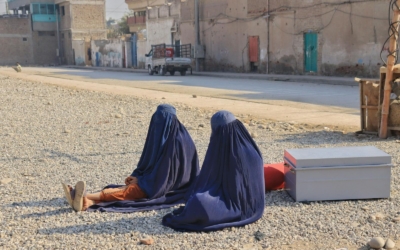 В Афганістані жінок, які через заборону на роботу змушені жебракувати, масово ув’язнюють, ґвалтують та жорстоко б’ють
