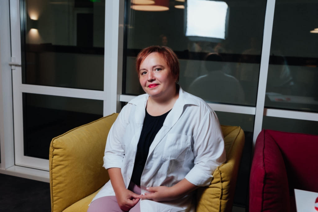 Гуртувати медійниць та забезпечувати рівні можливості: Як працює громадська організація «Жінки в медіа»