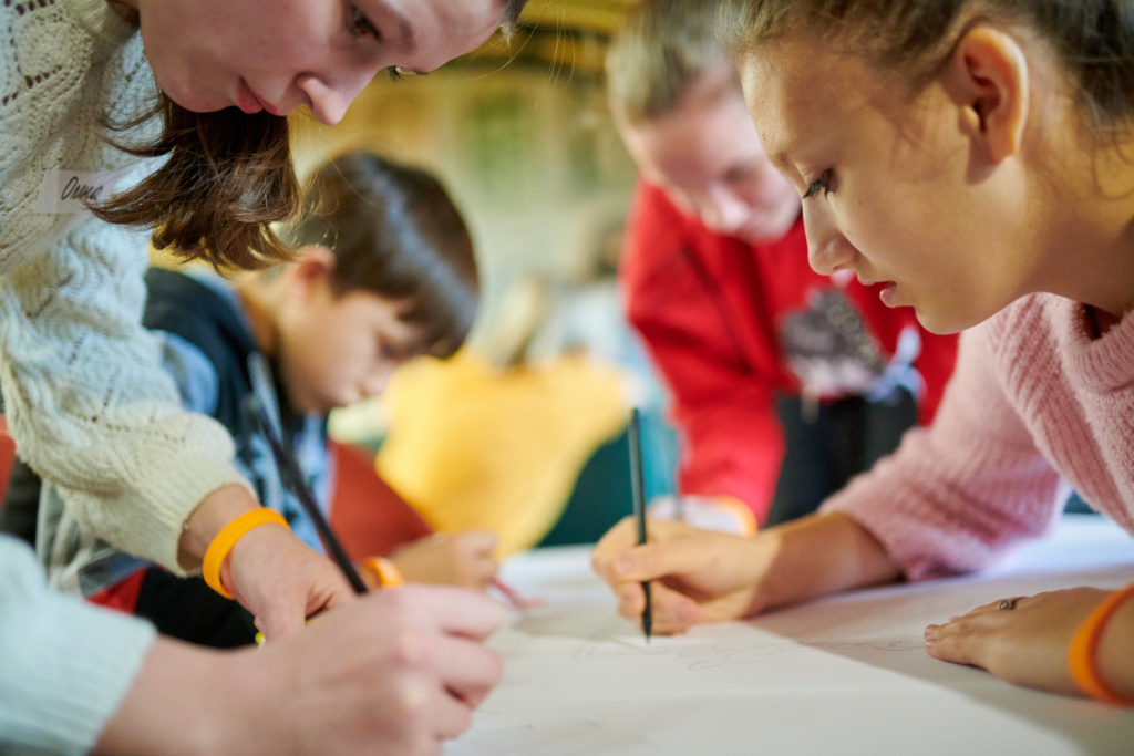 В Україні запустили пілотний проєкт програми профорієнтації для підлітків із дитбудинків та ВПО