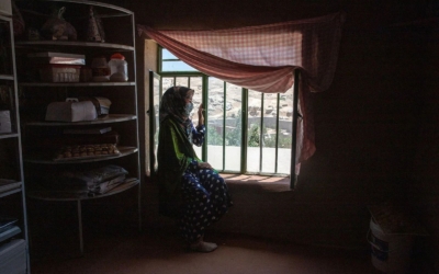 «Талібан» заборонив ставити вікна, з яких видно жінок, та пригрозив закрити громадські організації, де працюють афганки