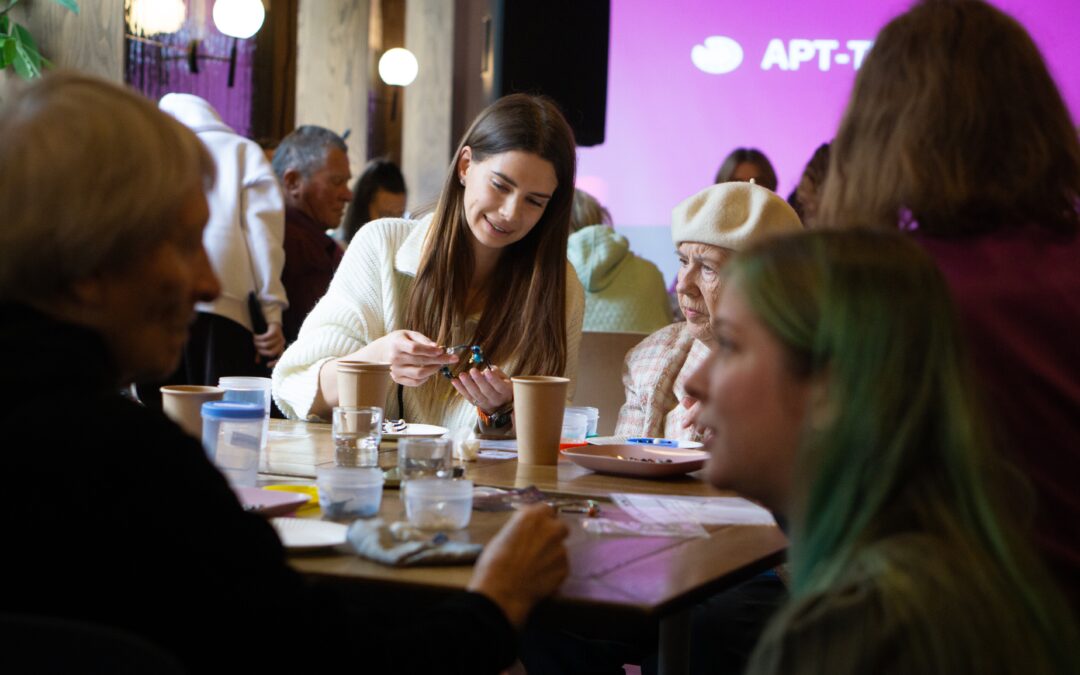 Шлях емпатії та розуміння. Як волонтерки благодійного фонду «Незабутні» допомагають людям із деменцією та підтримують їхні родини