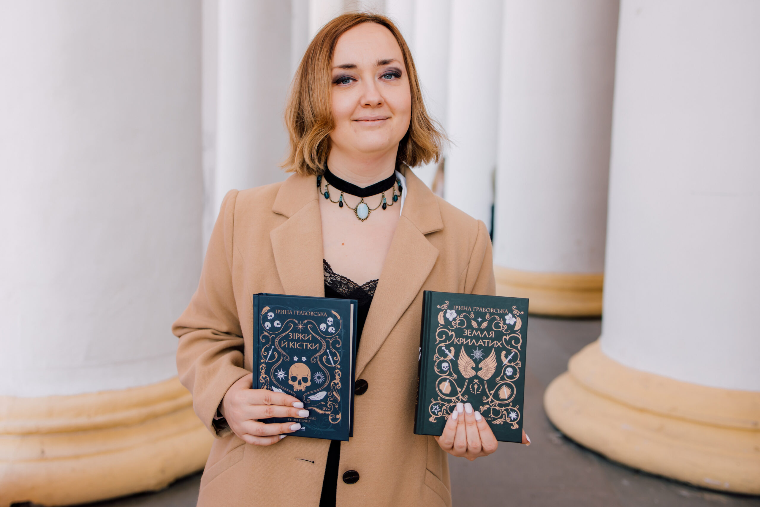 Некроманти, крилаті люди та середньовічна Бретань: Ірина Грабовська про фентезійну трилогію «Замок із кришталю»