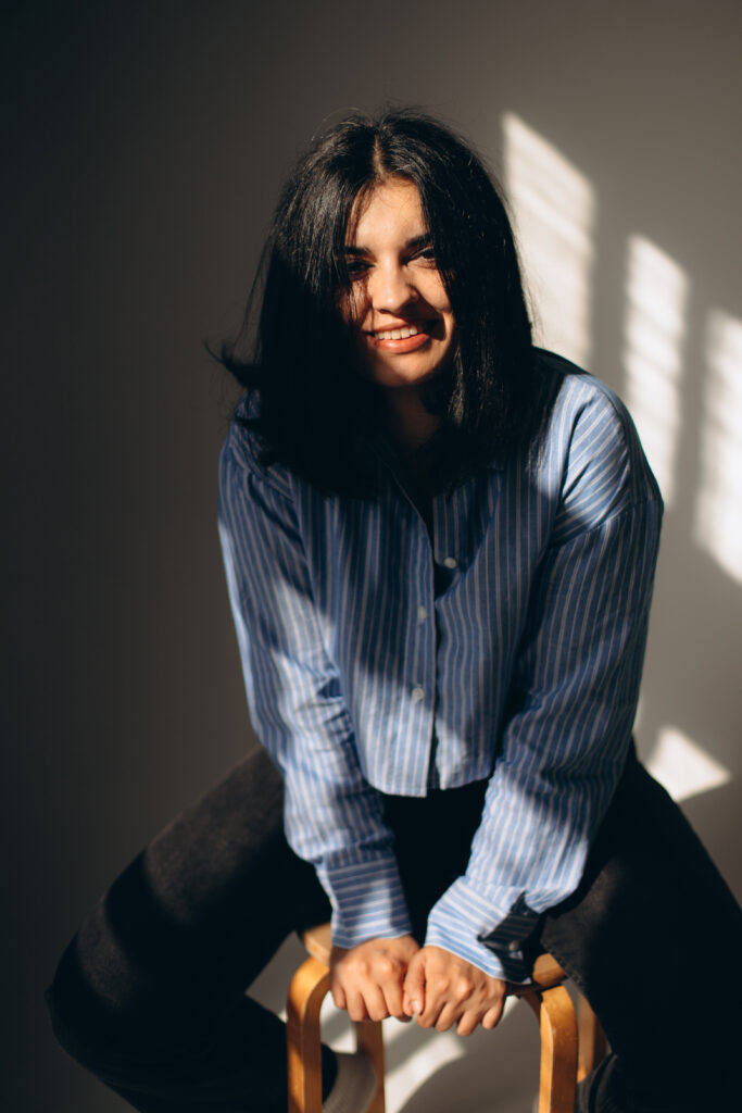 «Мені набридло боятись здатись комусь старою, товстою чи негарною. Хочеться просто бути»: Маріам Найем про сприйняття себе та відмову від макіяжу