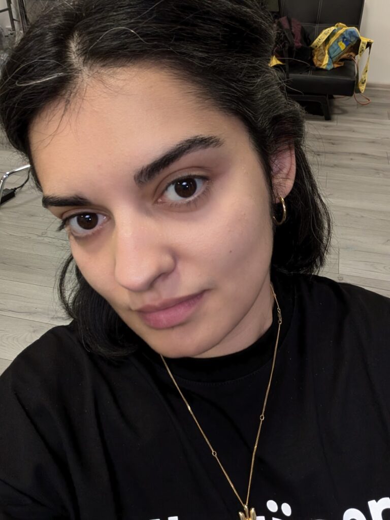 «Мені набридло боятись здатись комусь старою, товстою чи негарною. Хочеться просто бути»: Маріам Найем про сприйняття себе та відмову від макіяжу