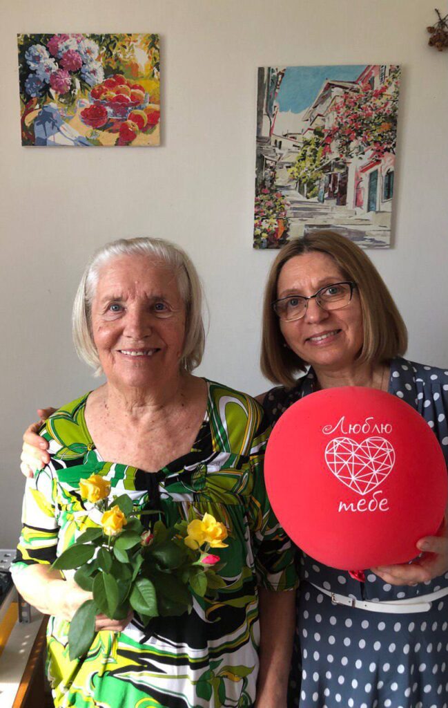 Шлях емпатії та розуміння. Як волонтерки благодійного фонду «Незабутні» допомагають людям із деменцією та підтримують їхні родини