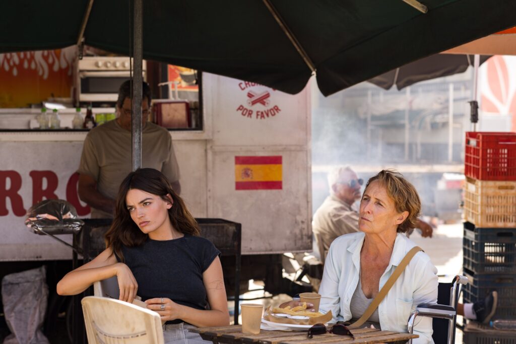 «Це фільм про спроби жінок бути вільними». Інтерв’ю з Ребеккою Ленкевич про стрічку «Гаряче молоко»