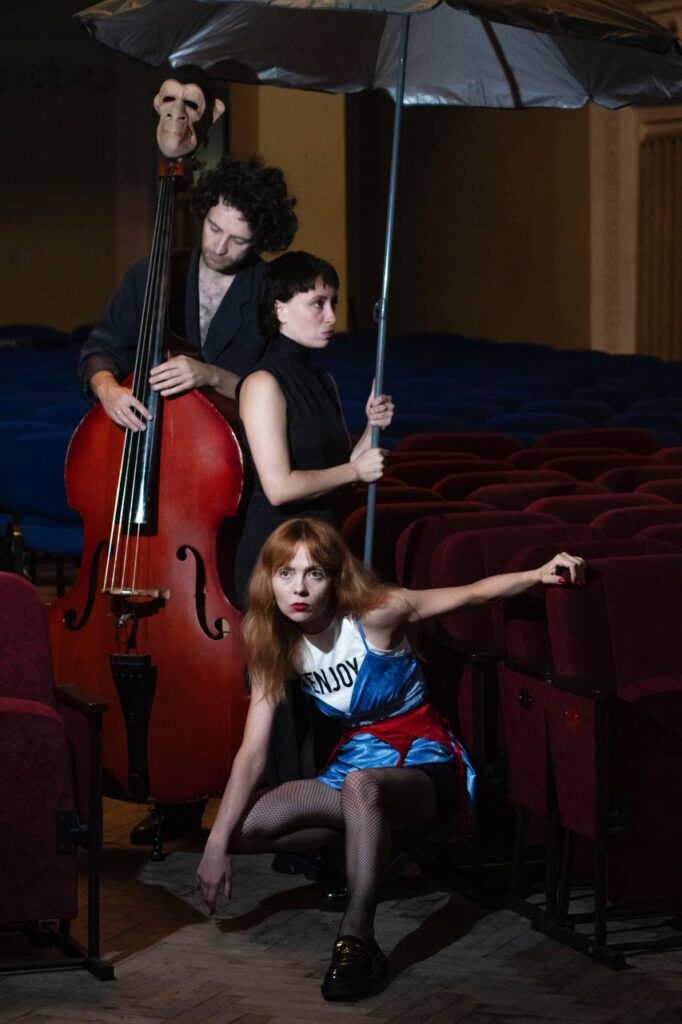 «Ми можемо робити все, що завгодно. І хто нам заборонить?» Як працює експериментальний театр ROFL Monkey Lalala