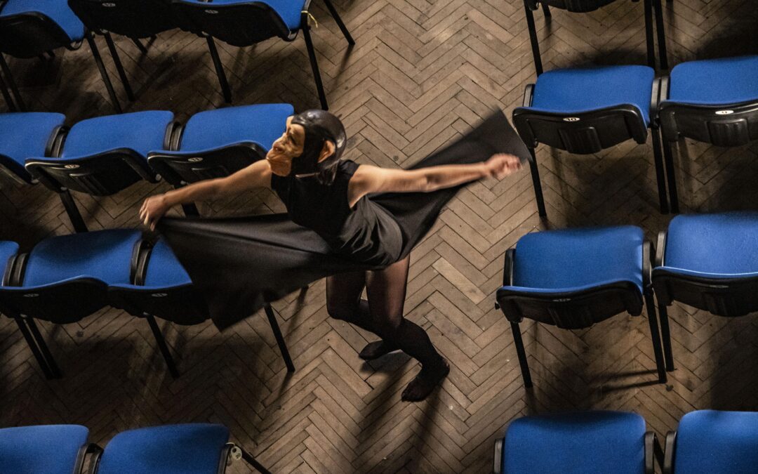 «Ми можемо робити все, що завгодно. І хто нам заборонить?» Як працює експериментальний театр ROFL Monkey Lalala