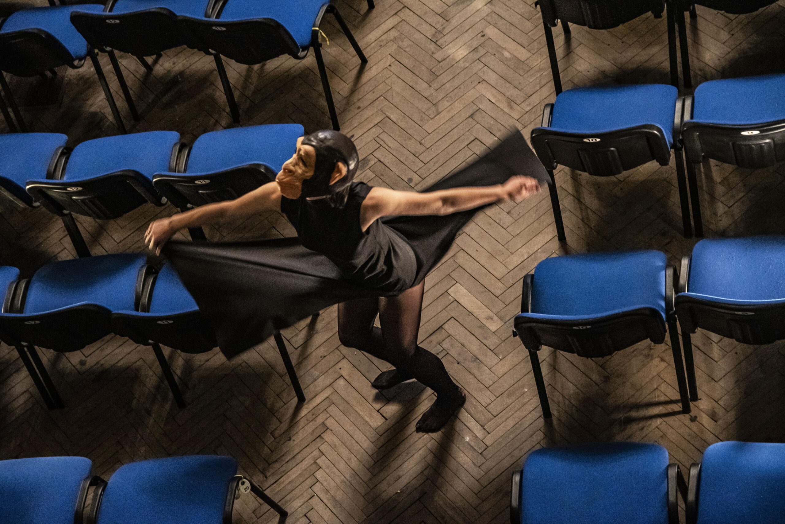 «Ми можемо робити все, що завгодно. І хто нам заборонить?» Як працює експериментальний театр ROFL Monkey Lalala