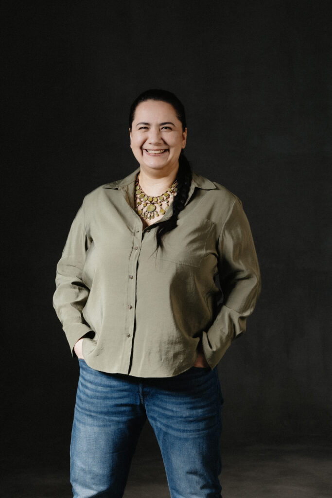 «Я була патологоанатомкою, але вже майже дев’ять років пишу прозу»: Катерина Пекур про кар’єру письменниці й новий роман «Пісня бризів»