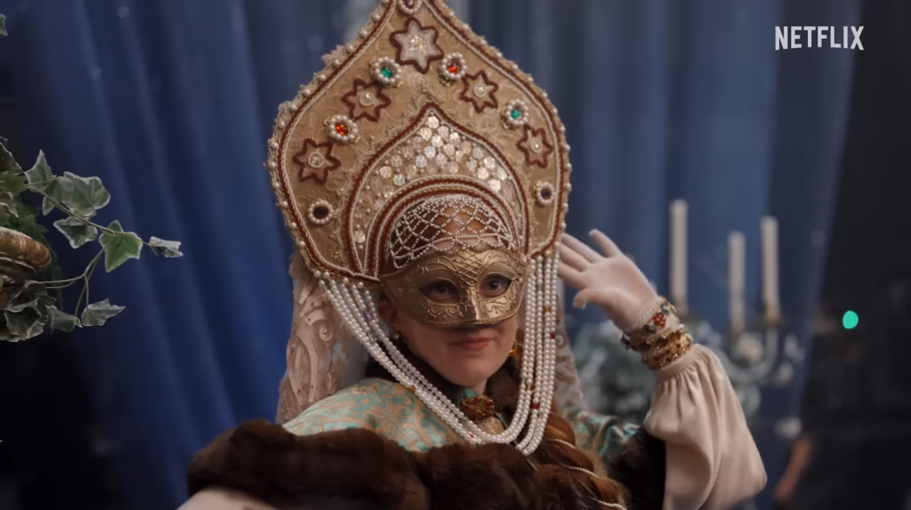 Новий сезон «Бріджертонів»: Netflix показав залаштункове відео з незнайомкою в кокошнику