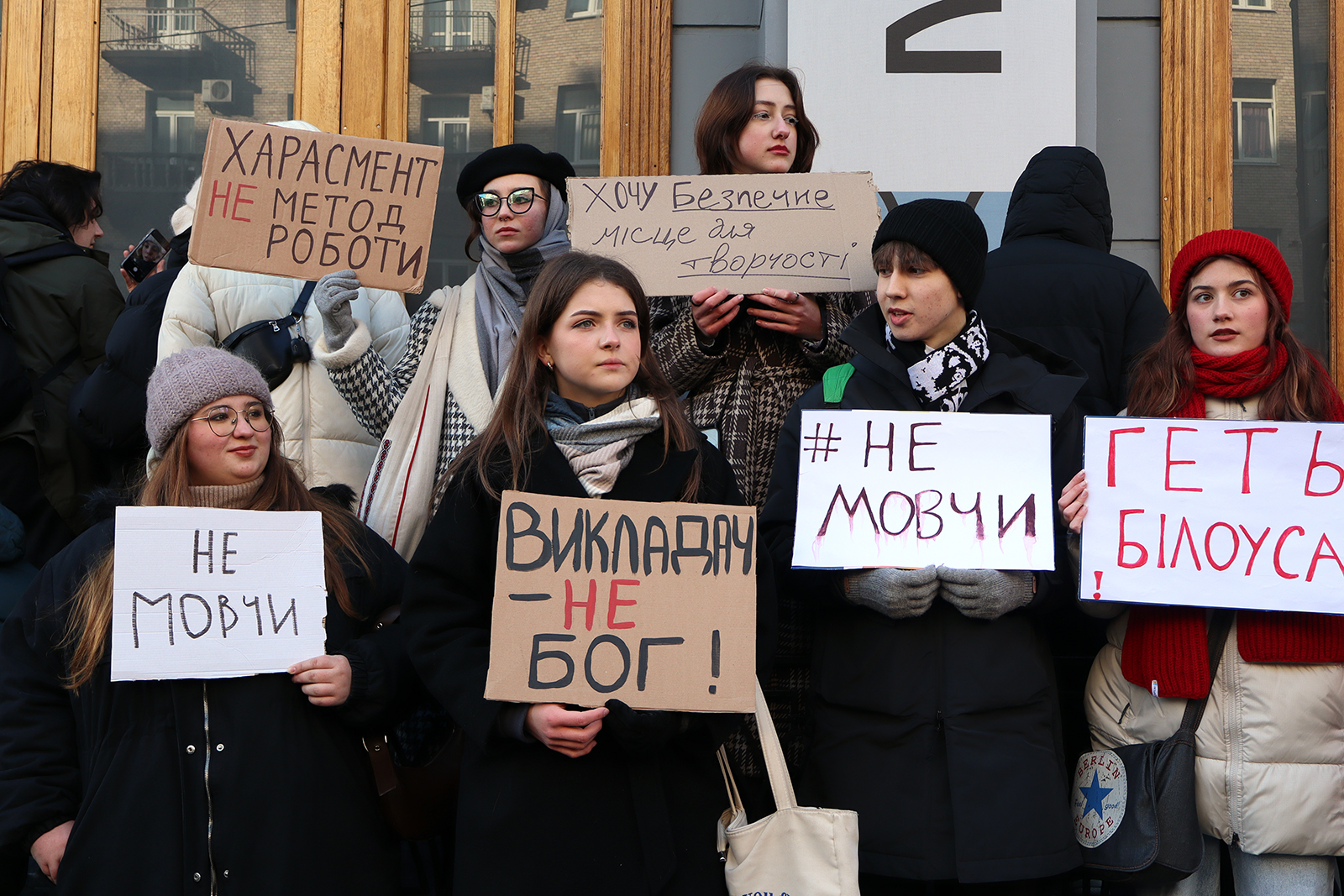 «Не мовчи». У Києві пройшов мітинг проти сексуального насильства в театрах 5 «Не мовчи». У Києві пройшов мітинг проти сексуального насильства в театрах