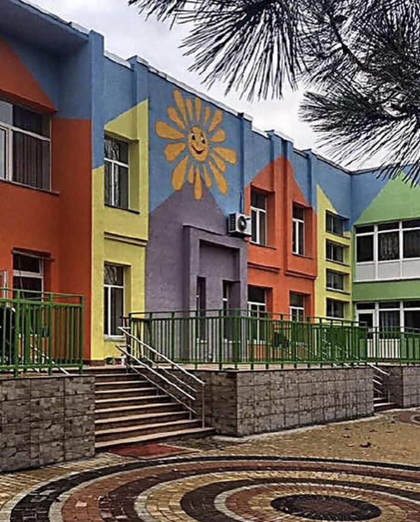 Прив’язані малюки, нелюдські умови й таргани. Інна Мірошниченко показала фото з Миколаївського обласного будинку дитини