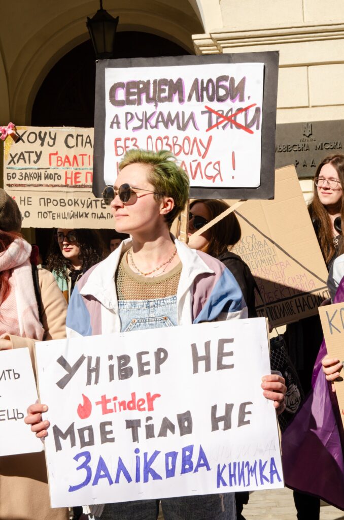 У Львові провели феміністичний марш «Домагайся справедливості, а не жінок»