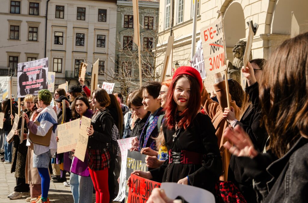 У Львові провели феміністичний марш «Домагайся справедливості, а не жінок»