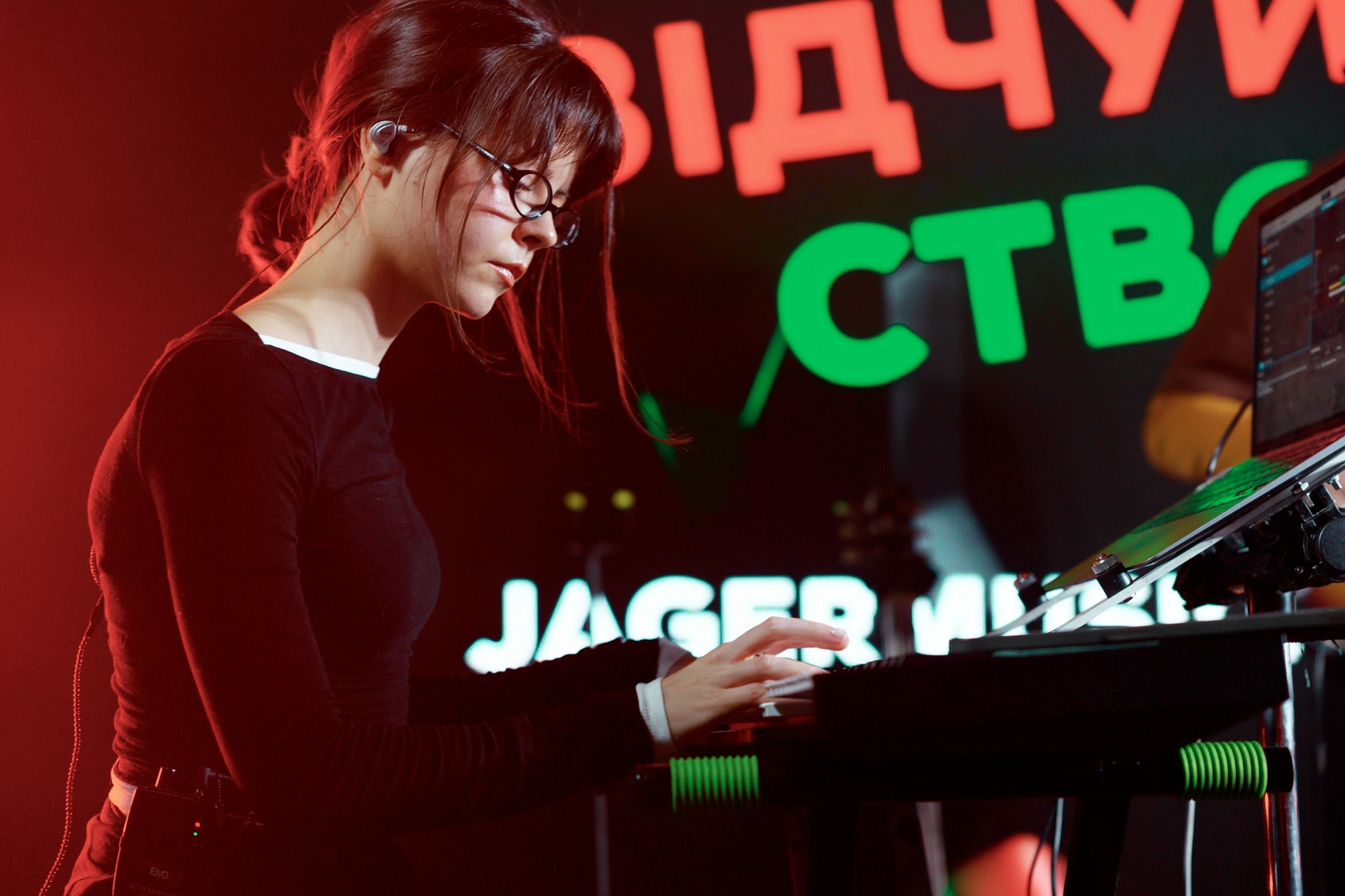 Дівчинко, а ти знаєш, куди втикати шнур? Музикантки про сексизм у студіях і на сцені