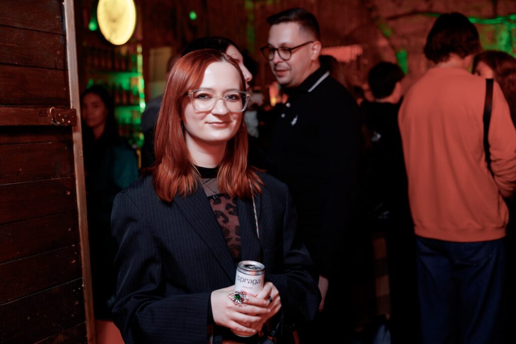 Дівчинко, а ти знаєш, куди втикати шнур? Музикантки про сексизм у студіях і на сцені