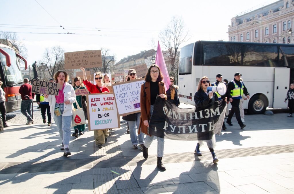 У Львові провели феміністичний марш «Домагайся справедливості, а не жінок»