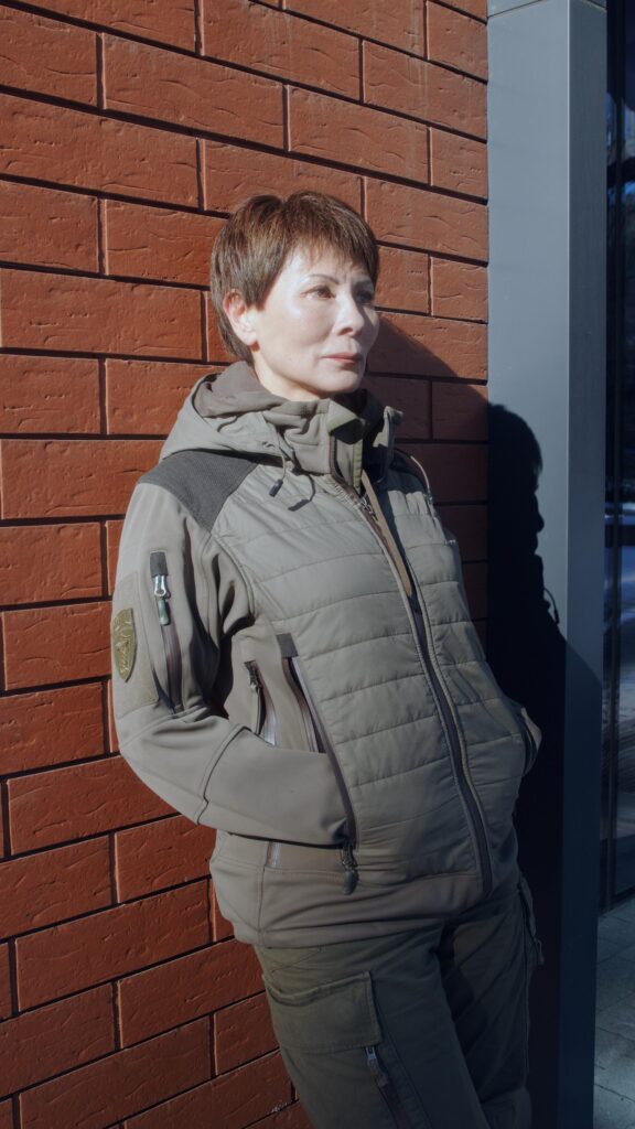 Бренд W8LESS та рух Veteranka випустили благодійну колекцію на підтримку військовиць і ветеранок