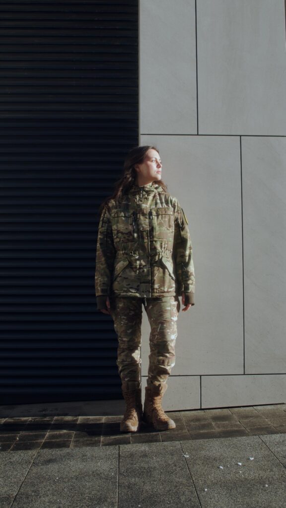 Бренд W8LESS та рух Veteranka випустили благодійну колекцію на підтримку військовиць і ветеранок