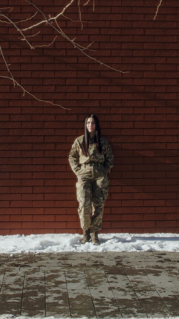 Бренд W8LESS та рух Veteranka випустили благодійну колекцію на підтримку військовиць і ветеранок