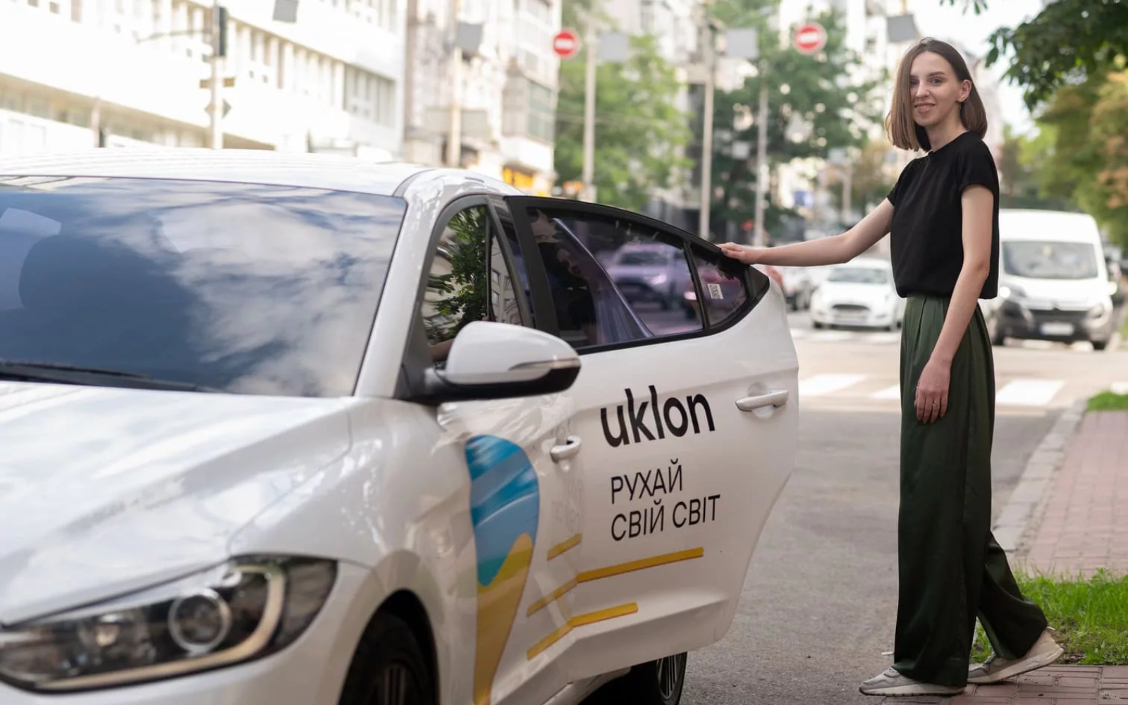 Uklon запустив у містах-мільйонниках окремий клас авто для жінок