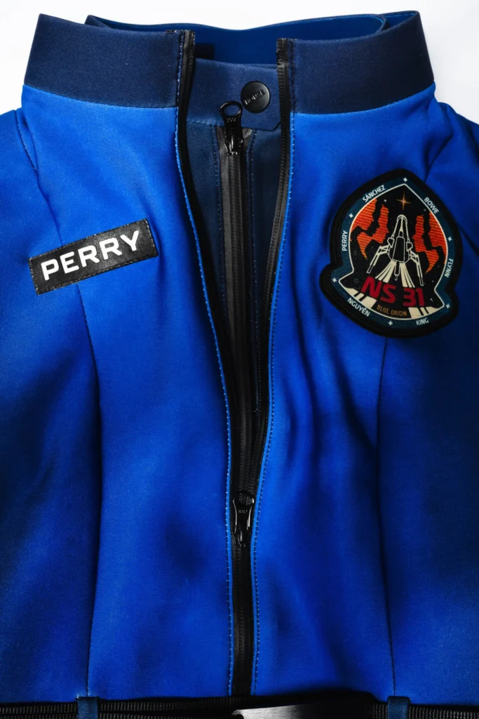 Перший жіночий екіпаж Blue Origin вирушить у космос в унікальних дизайнерських костюмах