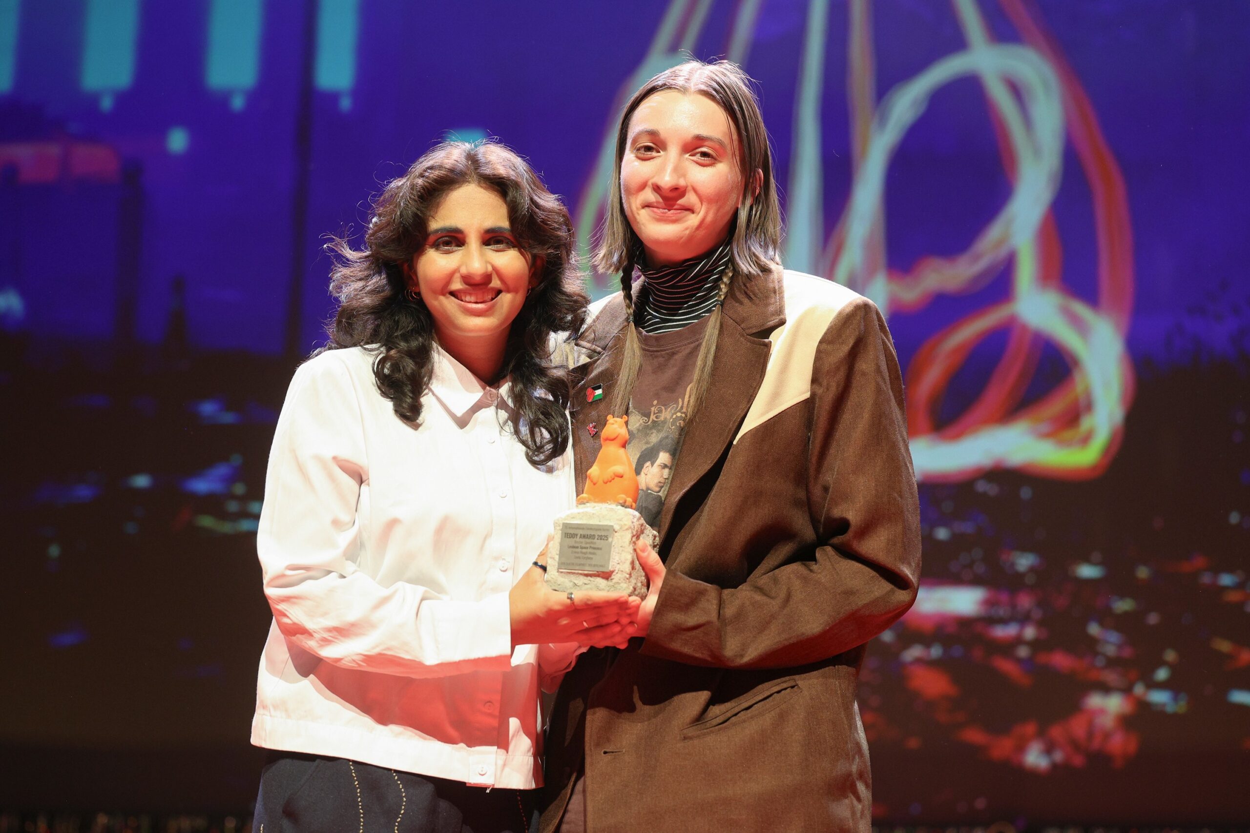 Режисерки Емма Гаф Гоббс та Ліла Варґезе про свій дебют «Космічна принцеса-лесбійка», який став найкращим квір-фільмом Берлінале