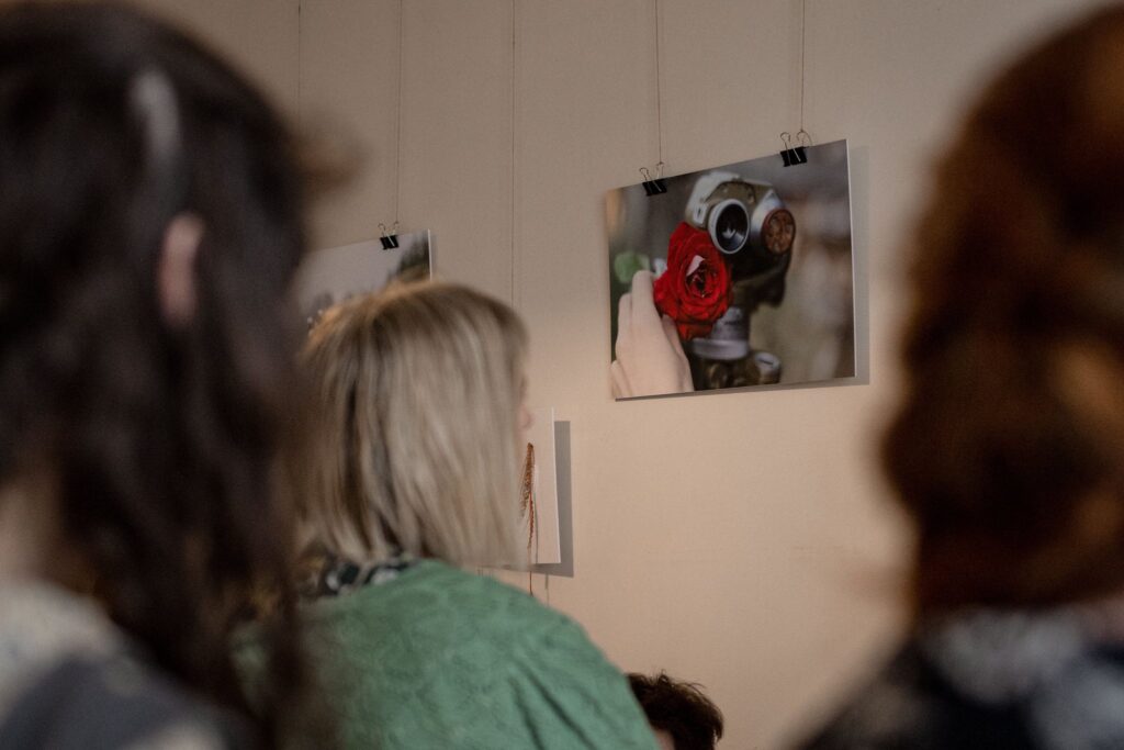 «Бетельгейзе. Намисто для Рути». У Львові відкрили фотовиставку загиблої журналістки та військової Алли Пушкарчук