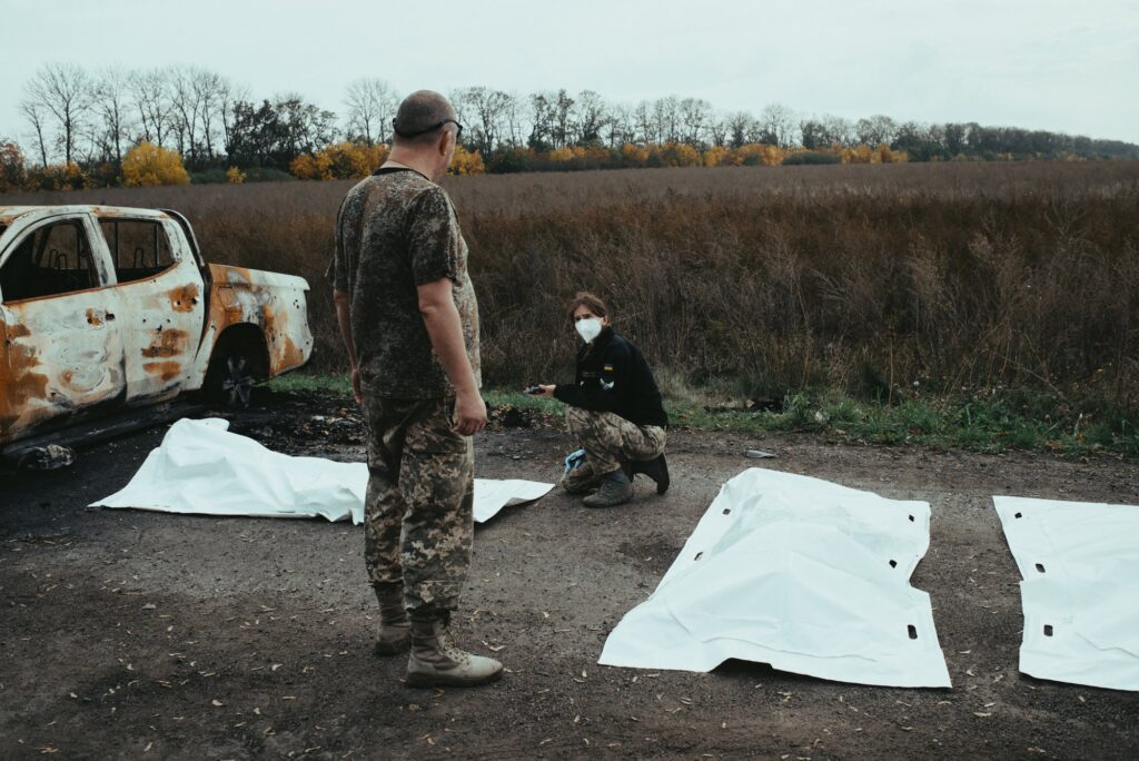 «Коли працюєш зі смертю, потрібно залишатися максимально живим». Військовослужбовиця Катерина Ротаренко про пошук зниклих безвісти воїнів