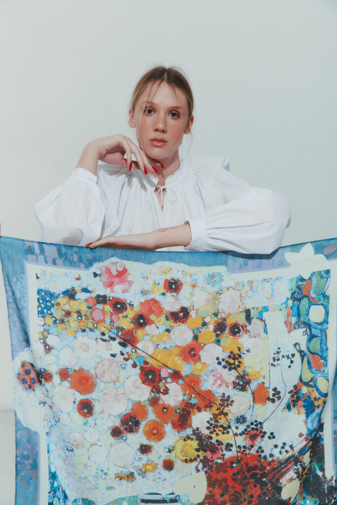 На підтримку Фонду Алли Горської і Віктора Зарецького: бренд «Не хустка» випустив колекцію аксесуарів із картинами художника-шістдесятника