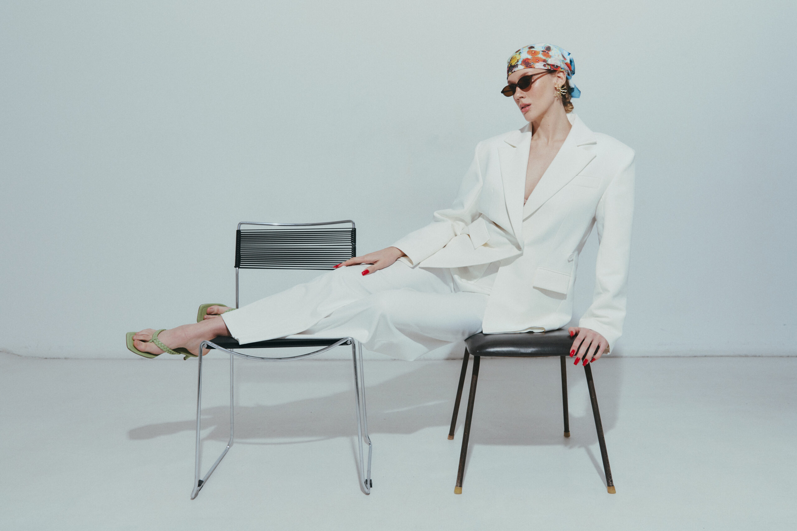 На підтримку Фонду Алли Горської і Віктора Зарецького: бренд «Не хустка» випустив колекцію аксесуарів із картинами художника-шістдесятника