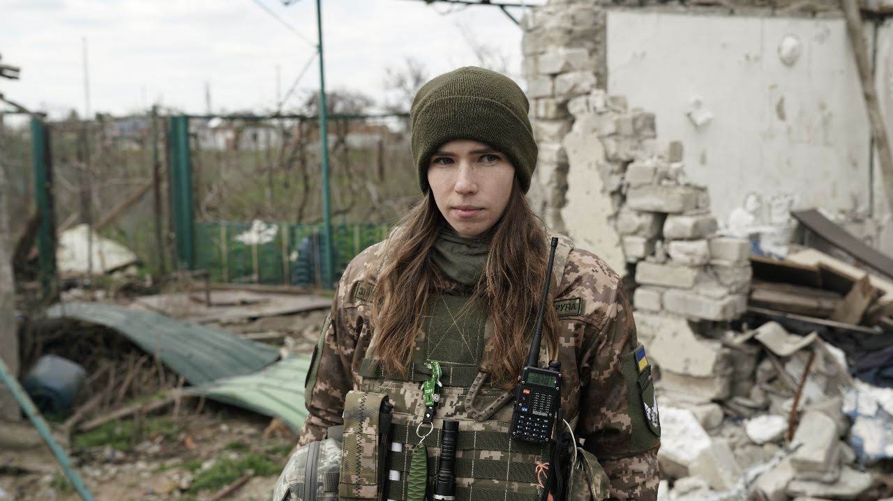 «Коли працюєш зі смертю, потрібно залишатися максимально живим». Військовослужбовиця Катерина Ротаренко про пошук зниклих безвісти воїнів